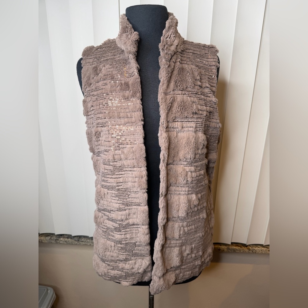 Boston Proper Sand Color Faux Fur Sequined Fall Vest Hook Closure Size 10
